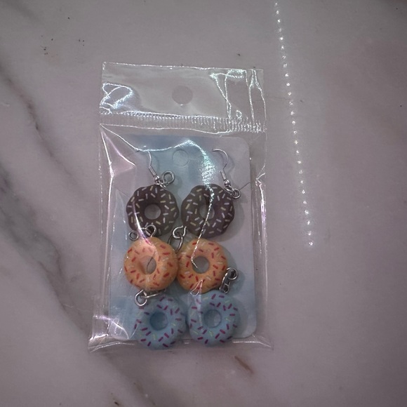 Super adorable, dangled doughnut, dessert, earrings (handmade) - Picture 5 of 5